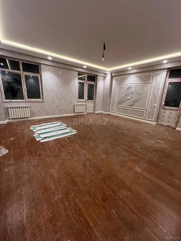 Satılır 3 otaqlı mənzil 138 m²