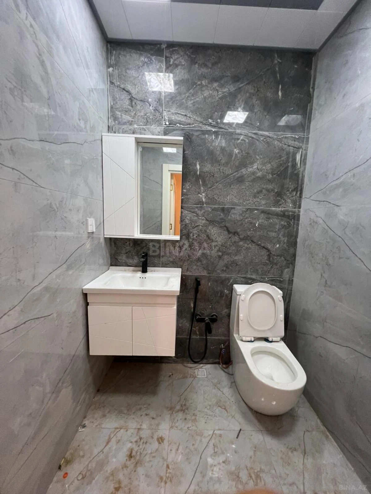 Satılır 3 otaqlı mənzil 138 m²