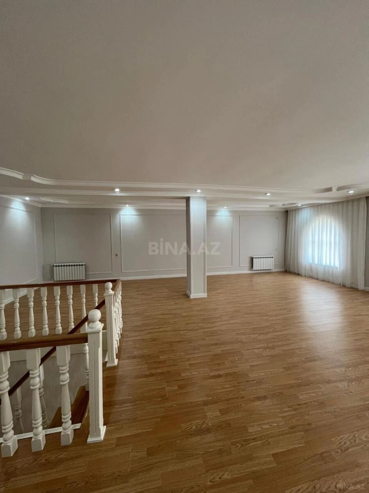Satılır 8 otaqlı həyət evi 415 m²