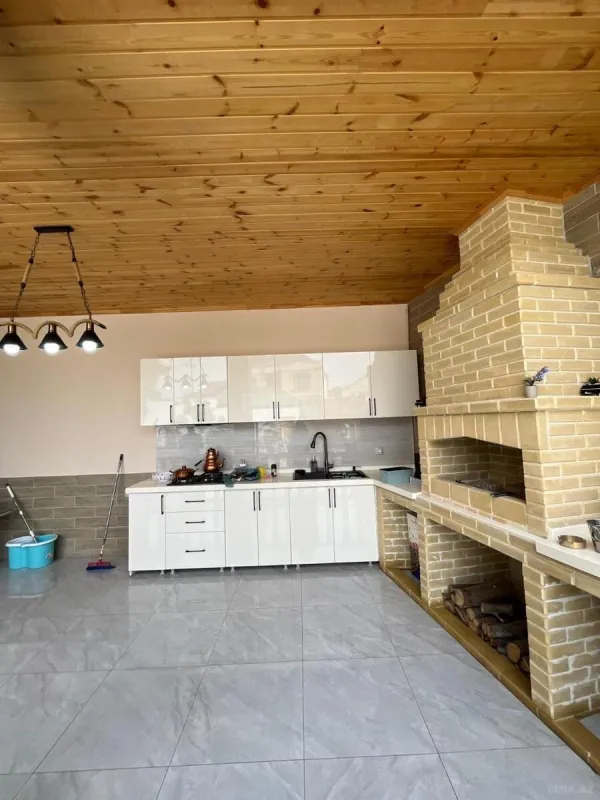 Satılır 8 otaqlı həyət evi 415 m²