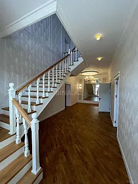 Satılır 8 otaqlı həyət evi 415 m²