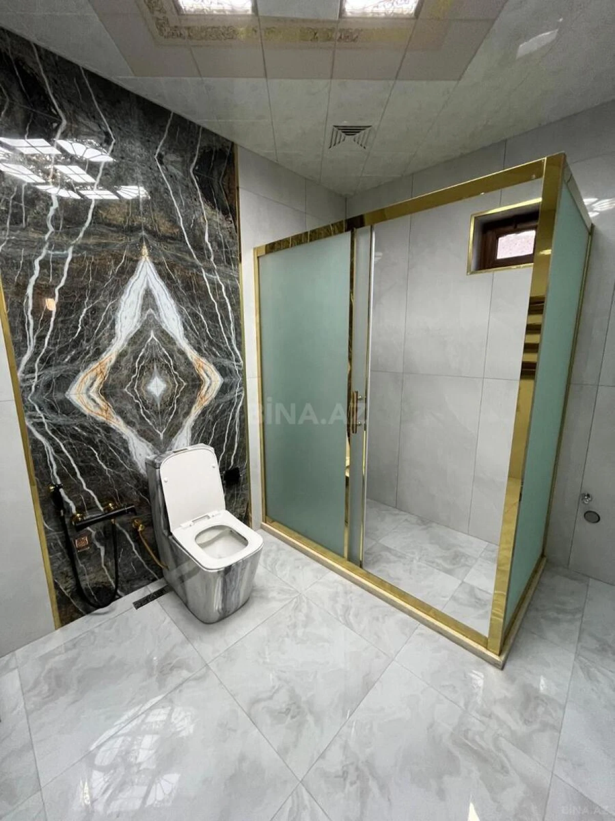 Satılır 8 otaqlı həyət evi 415 m²
