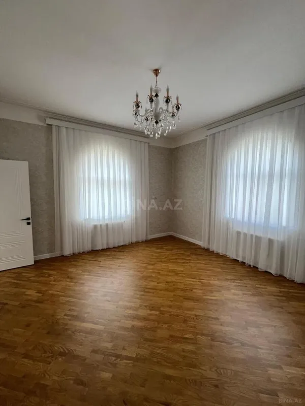 Satılır 8 otaqlı həyət evi 415 m²