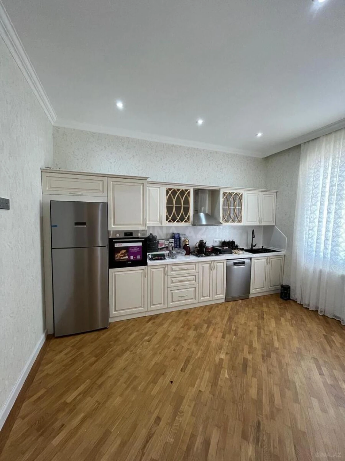 Satılır 8 otaqlı həyət evi 415 m²
