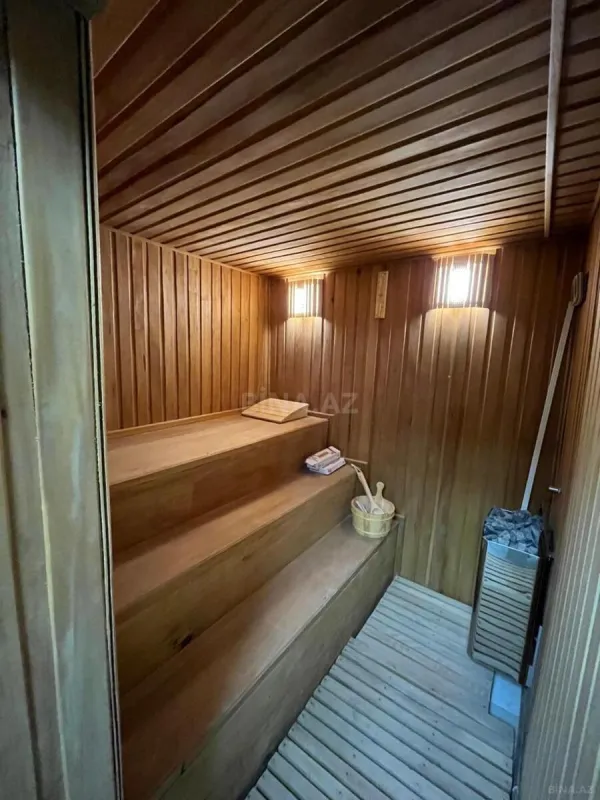 Satılır 8 otaqlı həyət evi 415 m²