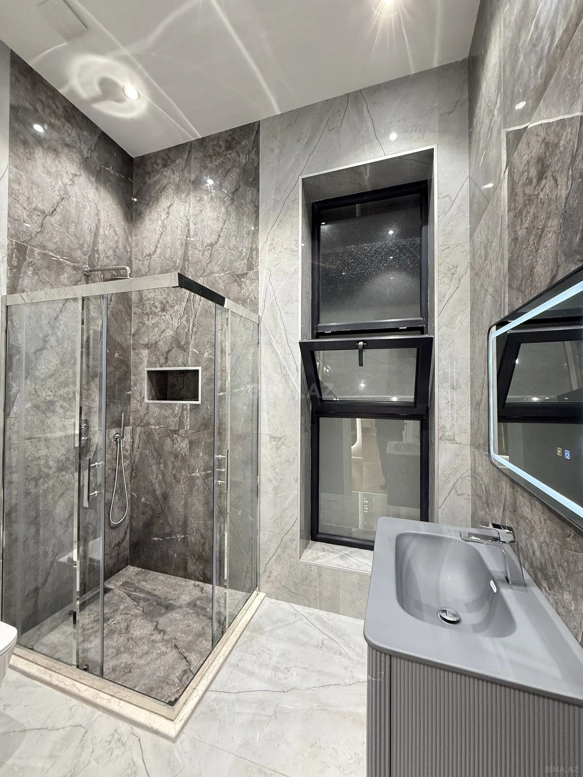 Satılır 5 otaqlı həyət evi 260 m²