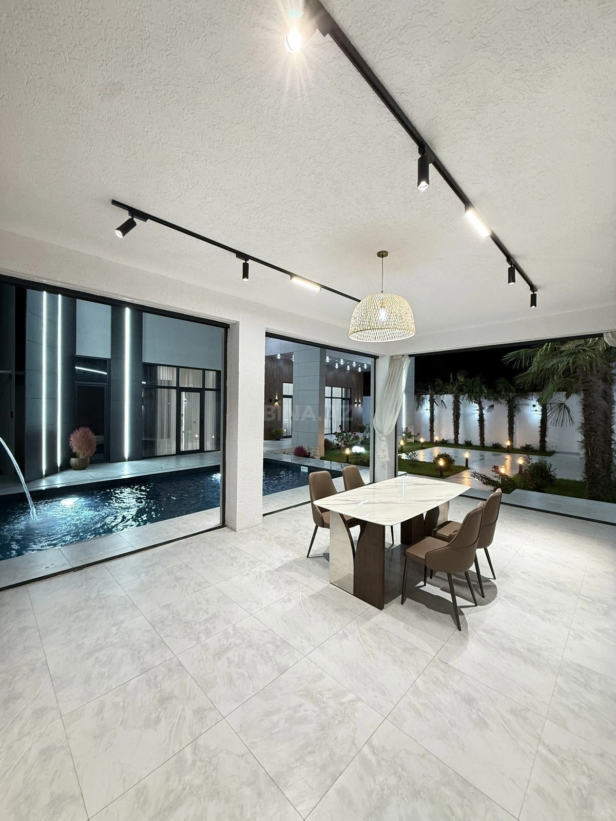 Satılır 5 otaqlı həyət evi 260 m²