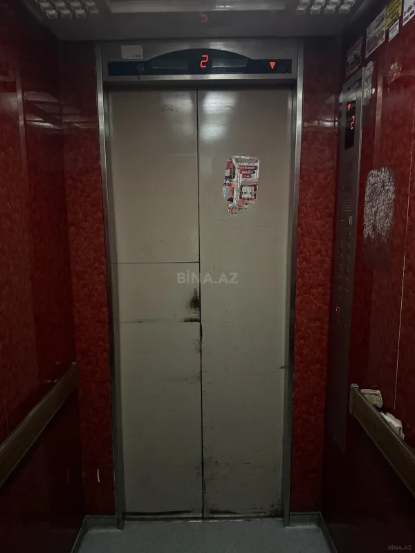 Satılır 3 otaqlı mənzil 140 m²