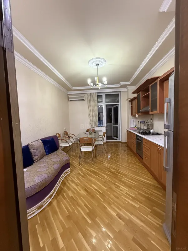 Satılır 3 otaqlı mənzil 140 m²