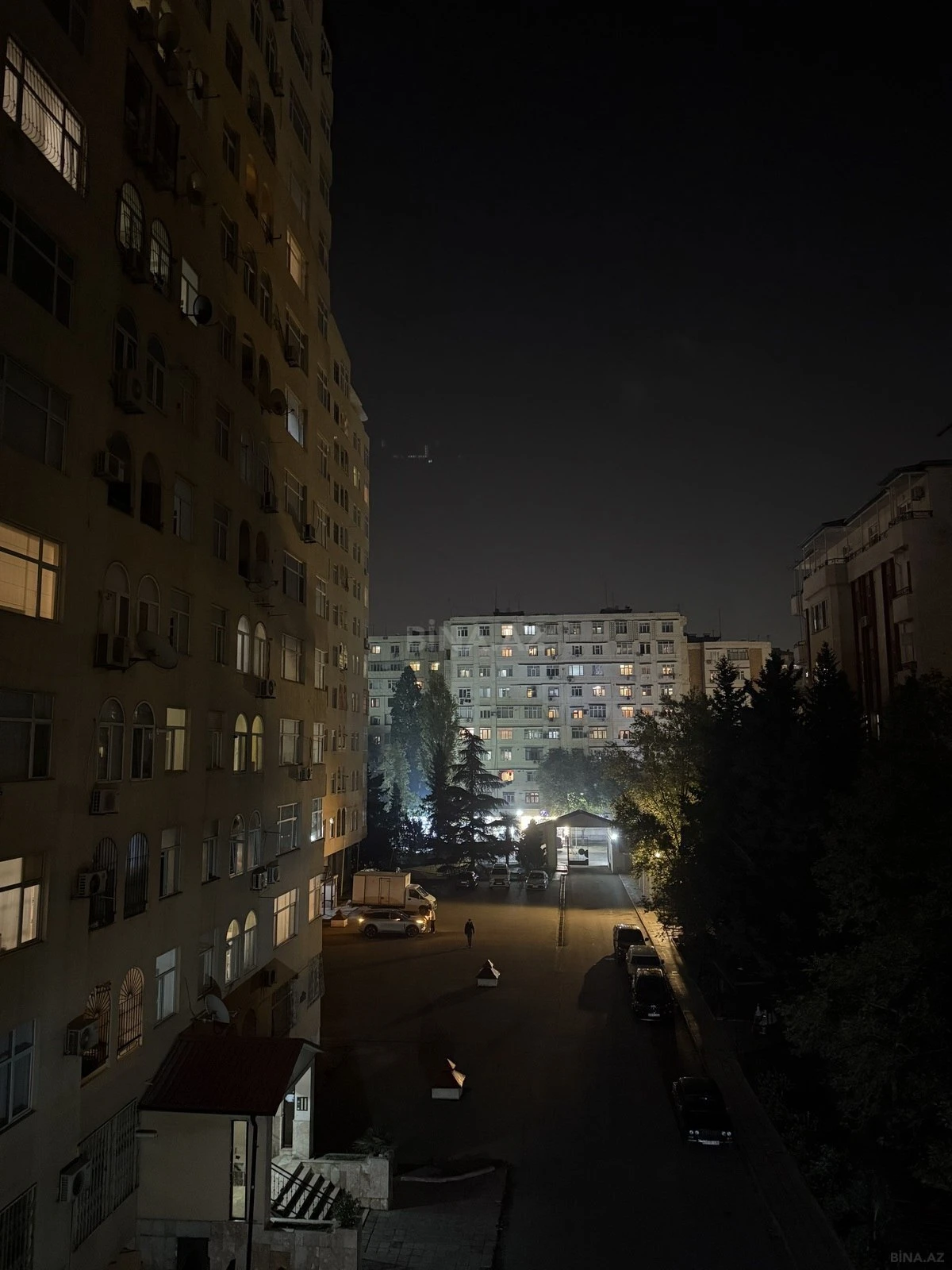 Satılır 3 otaqlı mənzil 140 m²