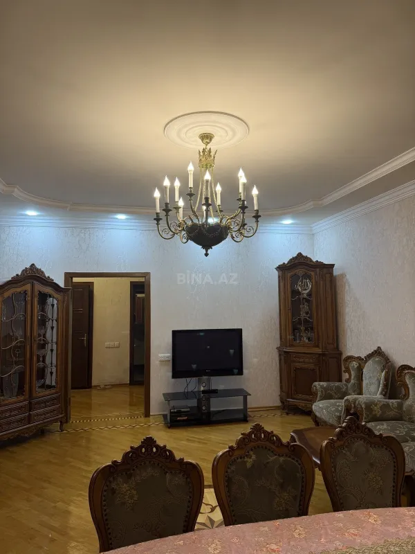Satılır 3 otaqlı mənzil 140 m²