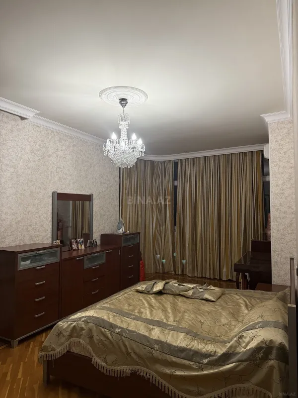 Satılır 3 otaqlı mənzil 140 m²