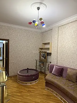 Satılır 3 otaqlı mənzil 140 m²