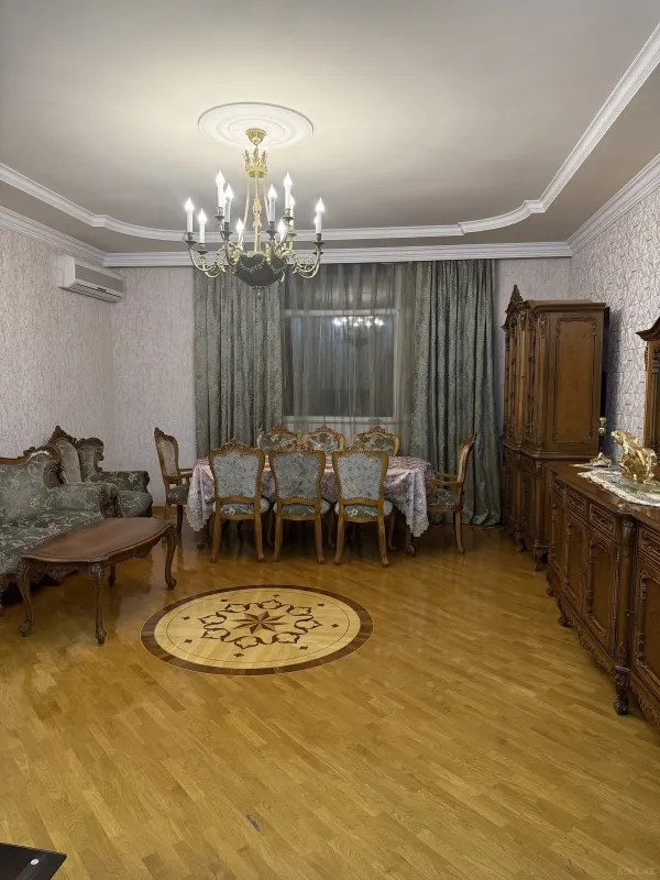 Satılır 3 otaqlı mənzil 140 m²