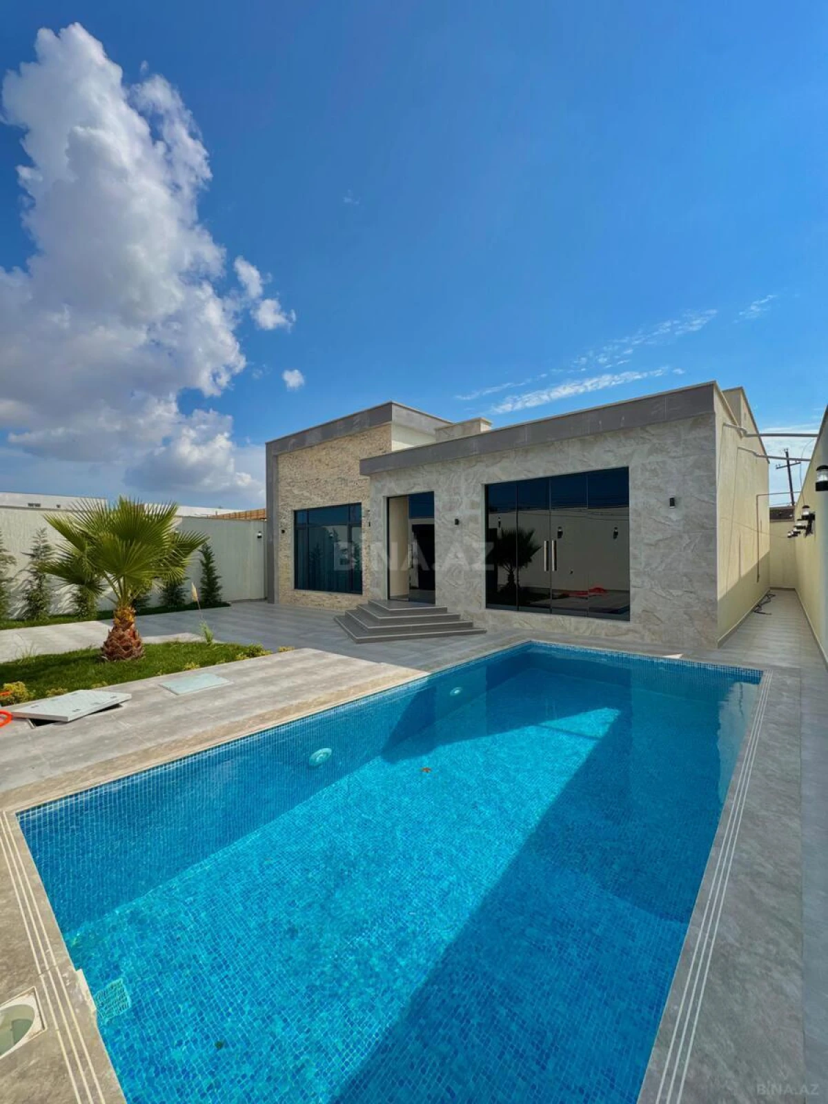 Satılır 4 otaqlı həyət evi 200 m²