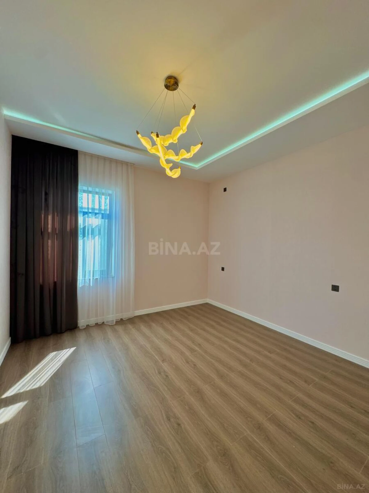 Satılır 4 otaqlı həyət evi 200 m²