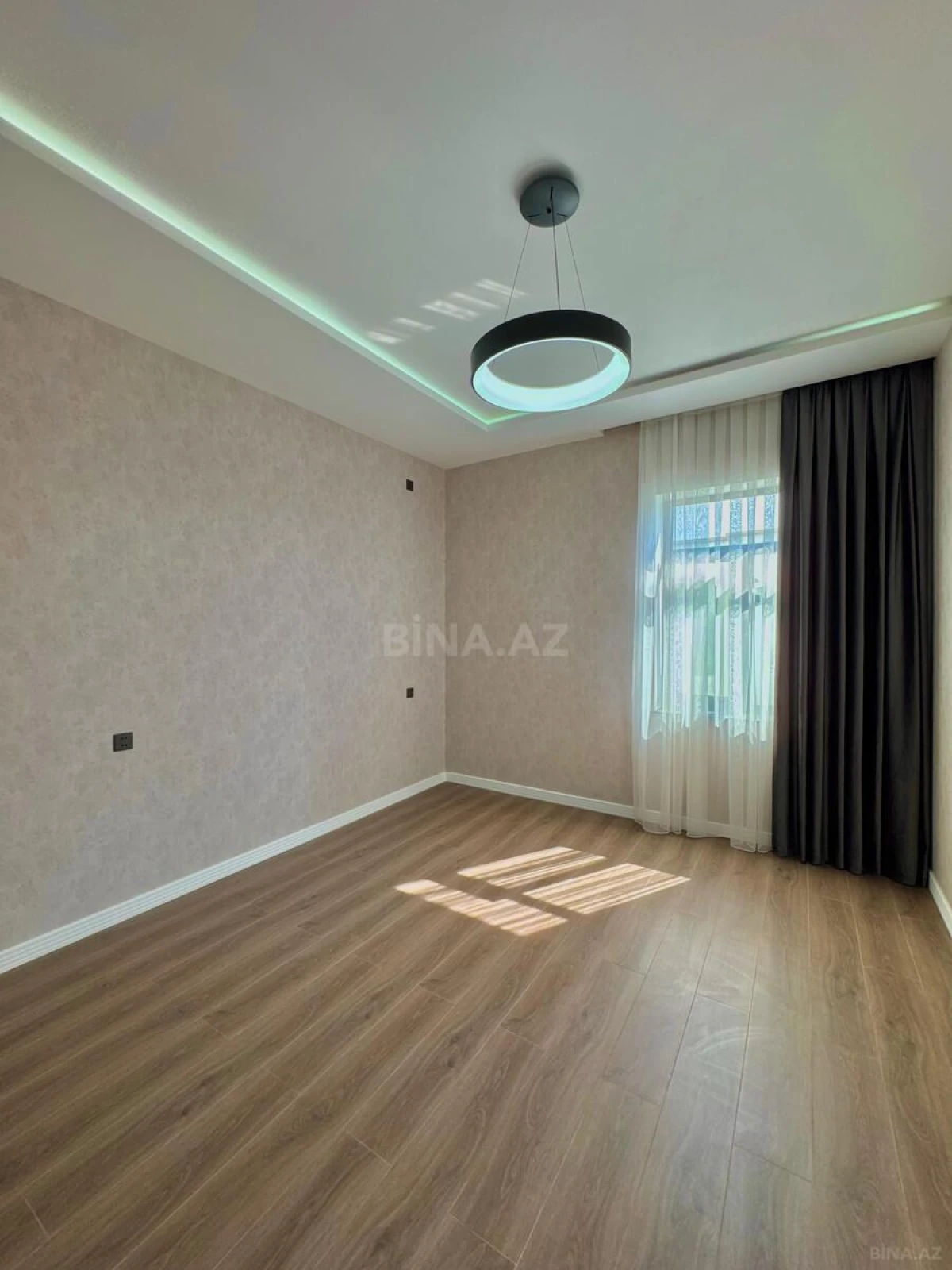Satılır 4 otaqlı həyət evi 200 m²