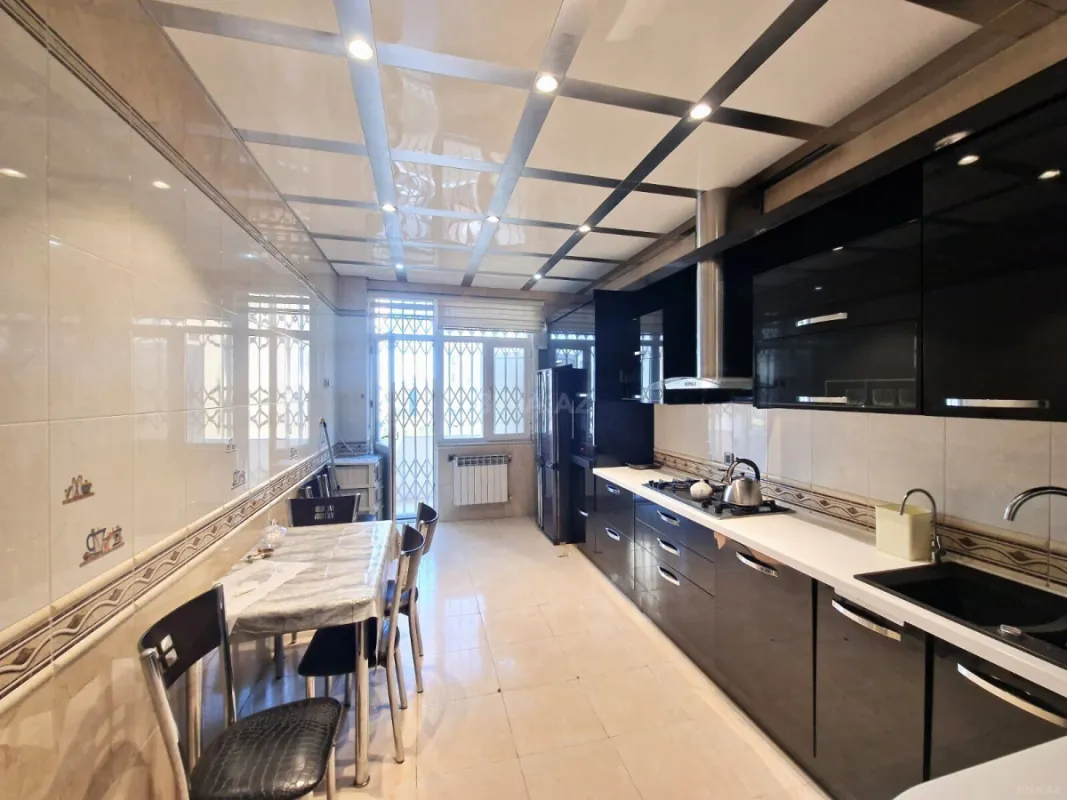 Kirayə verilir 3 otaqlı mənzil 165 m²