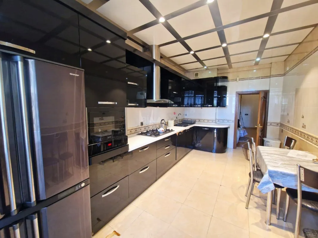 Kirayə verilir 3 otaqlı mənzil 165 m²