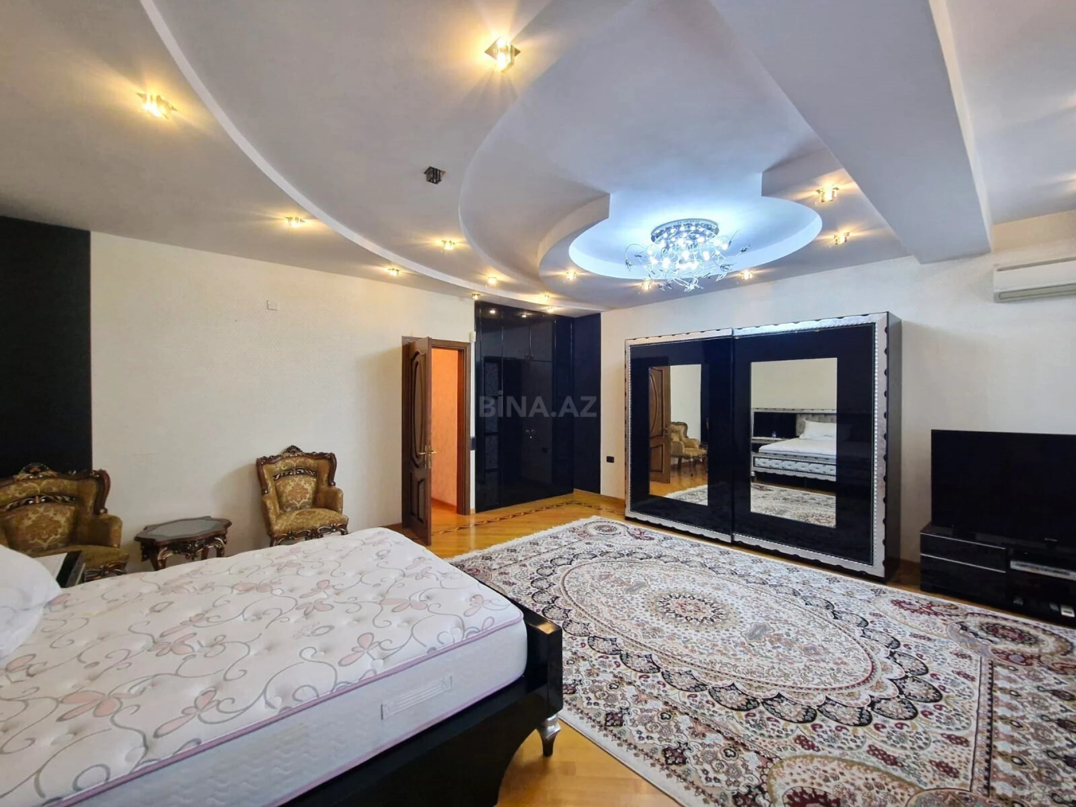 Kirayə verilir 3 otaqlı mənzil 165 m²