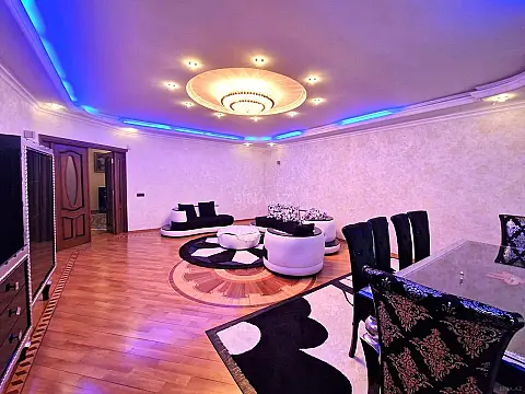 Kirayə verilir 3 otaqlı mənzil 165 m²