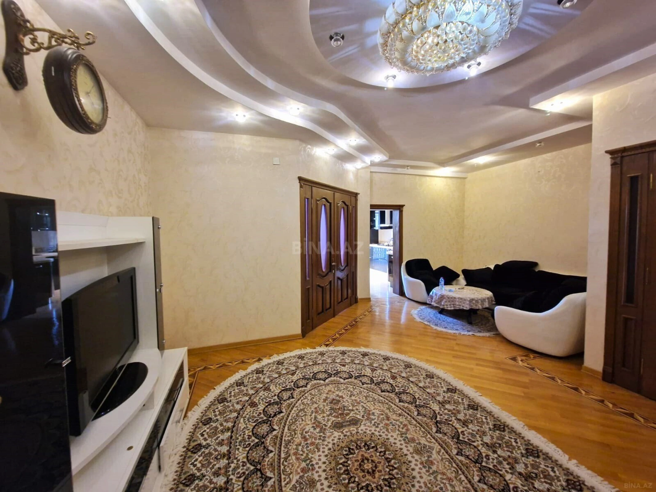 Kirayə verilir 3 otaqlı mənzil 165 m²