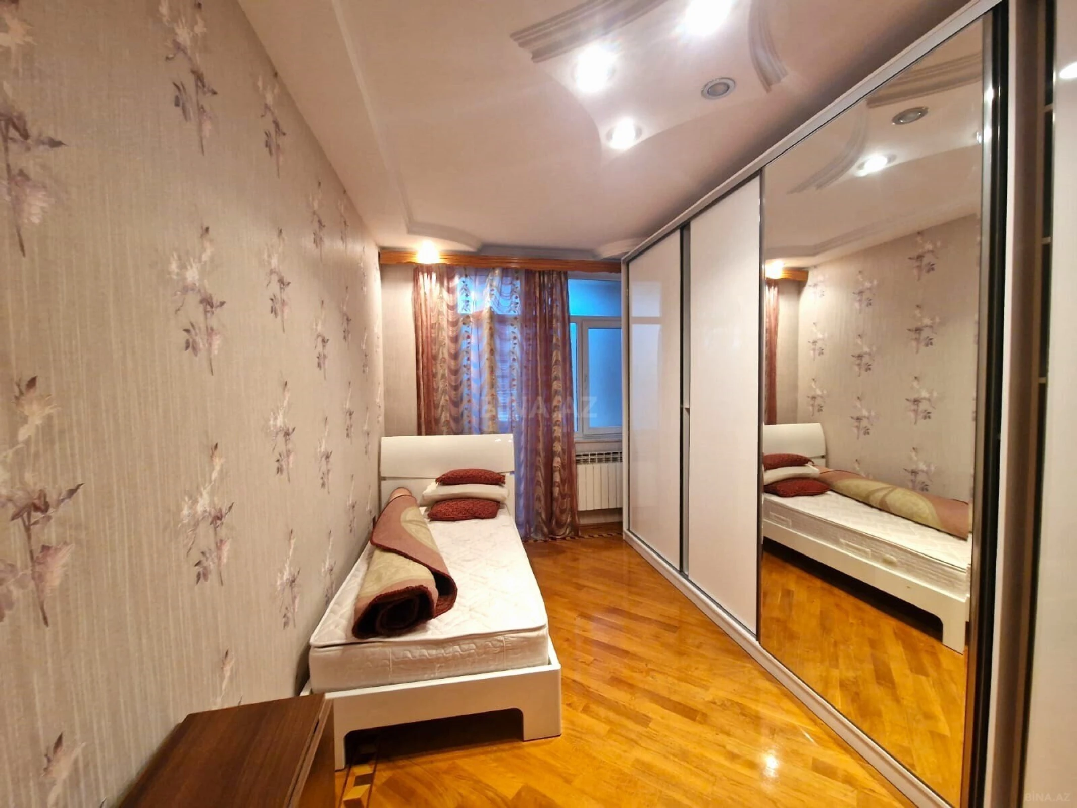 Kirayə verilir 3 otaqlı mənzil 165 m²