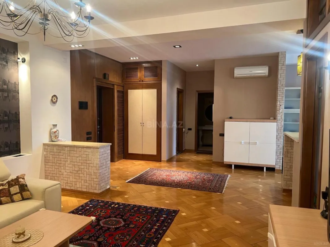 Kirayə verilir 3 otaqlı mənzil 118 m²