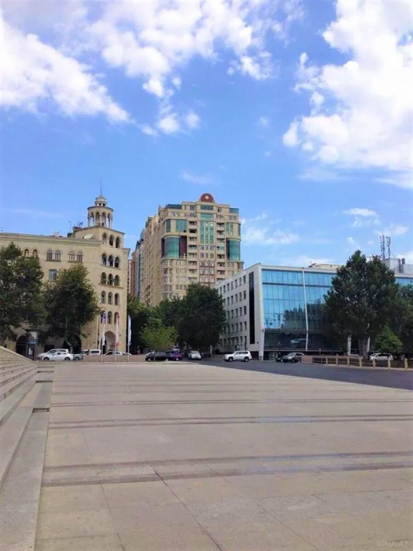 Kirayə verilir 3 otaqlı mənzil 118 m²