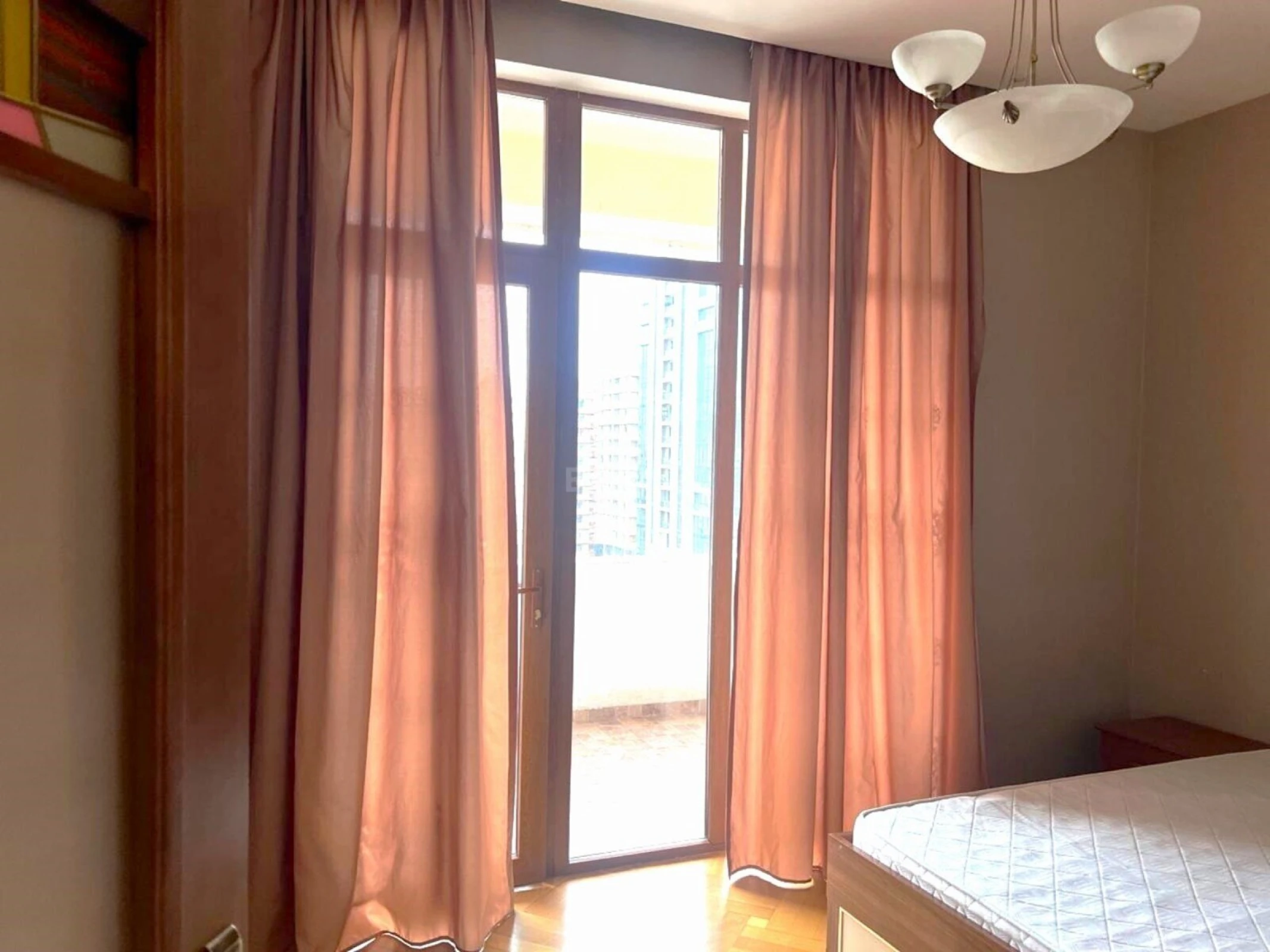 Kirayə verilir 3 otaqlı mənzil 118 m²