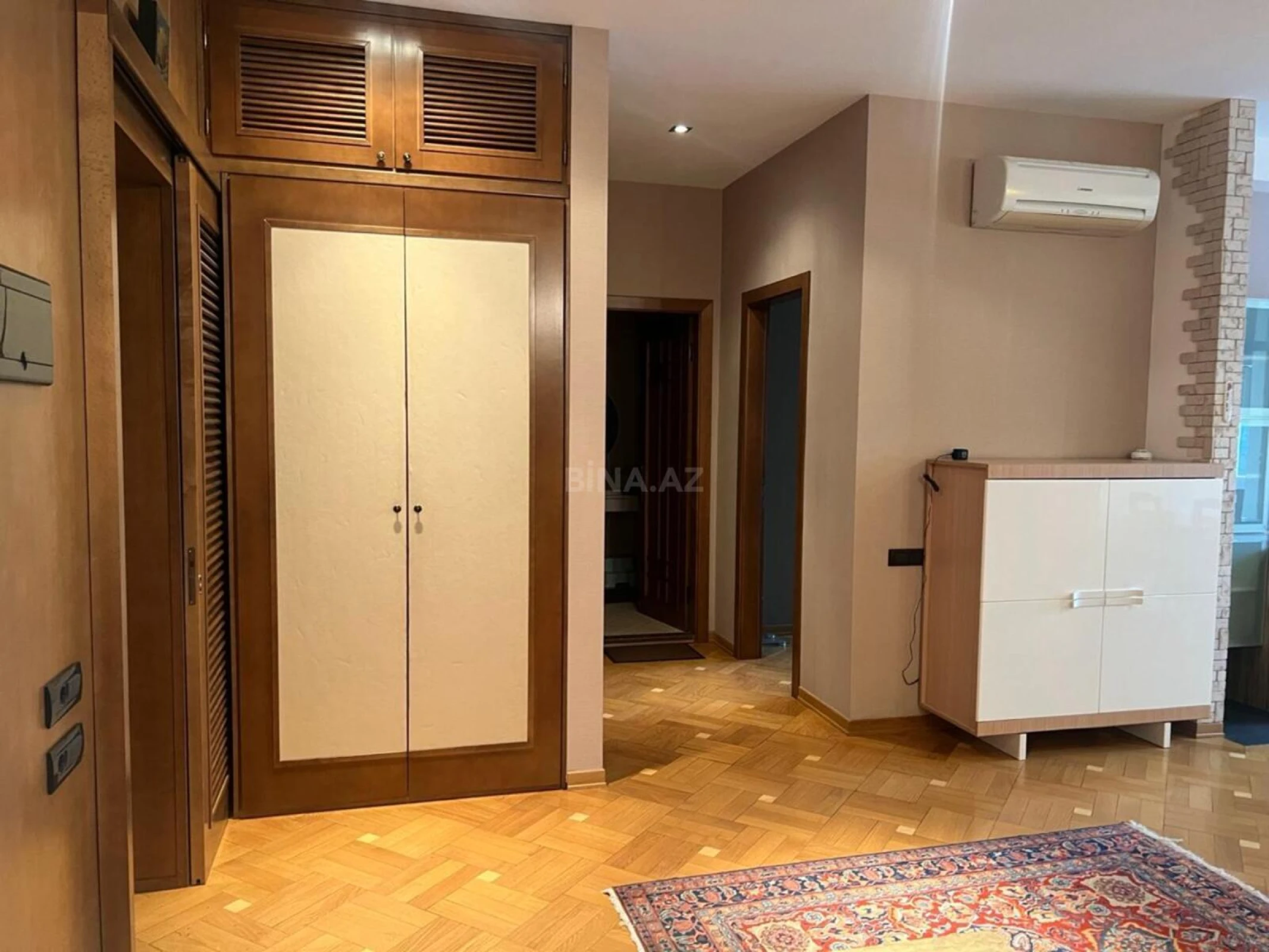 Kirayə verilir 3 otaqlı mənzil 118 m²