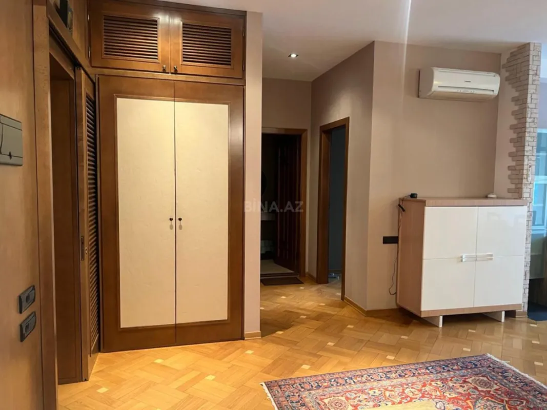 Kirayə verilir 3 otaqlı mənzil 118 m²