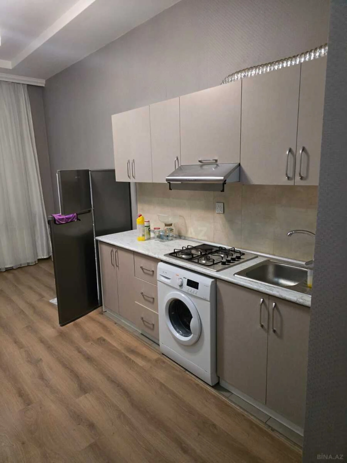 Kirayə verilir 2 otaqlı mənzil 95 m²