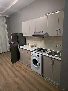 Kirayə verilir 2 otaqlı mənzil 95 m²