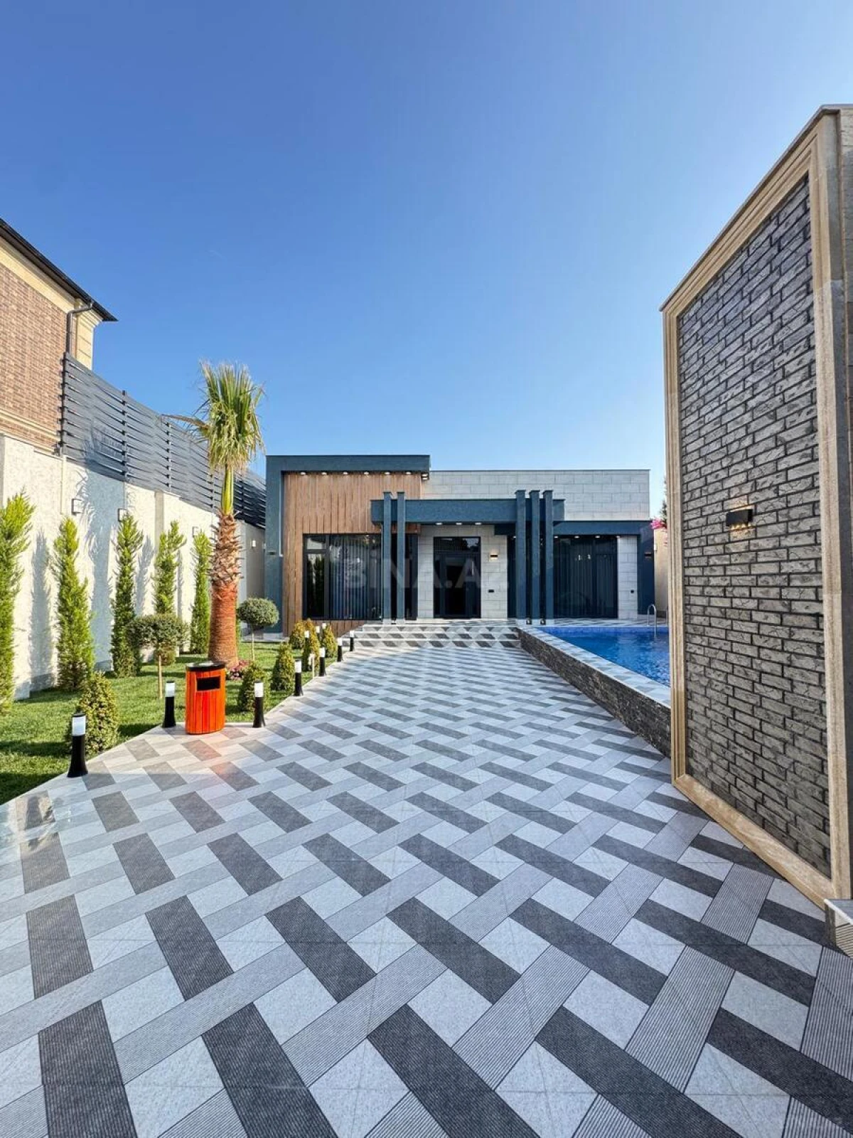 Satılır 5 otaqlı həyət evi 190 m²