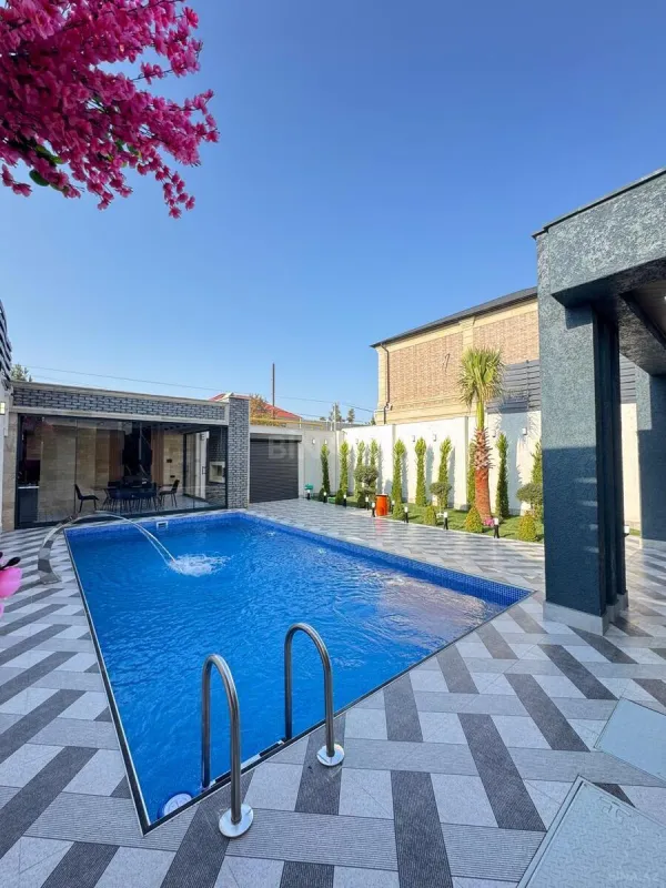 Satılır 5 otaqlı həyət evi 190 m²