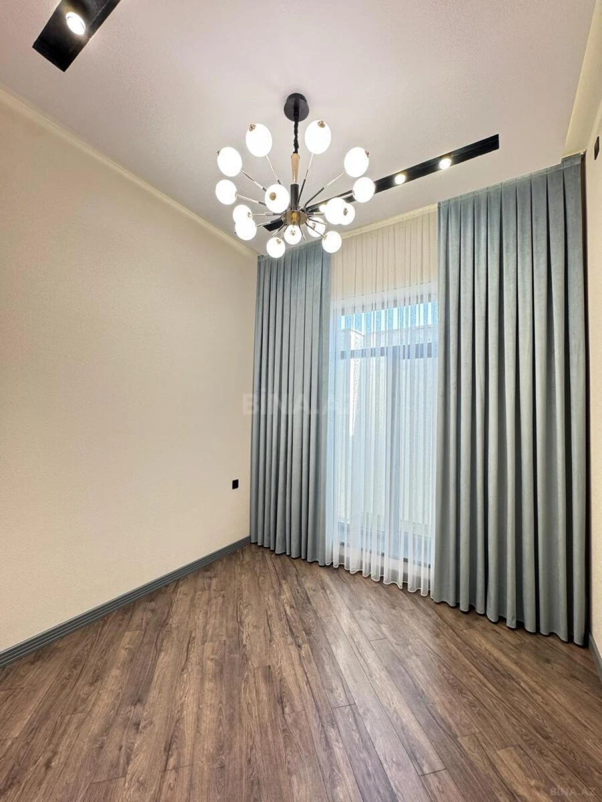 Satılır 5 otaqlı həyət evi 190 m²