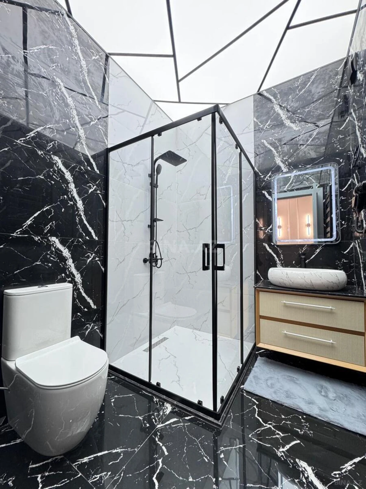 Satılır 5 otaqlı həyət evi 190 m²