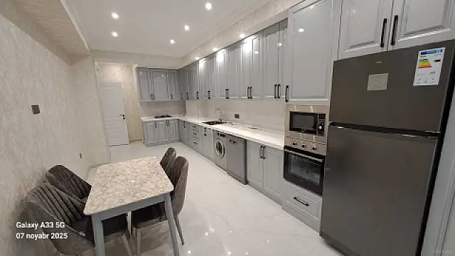 Kirayə verilir 2 otaqlı mənzil 110 m²