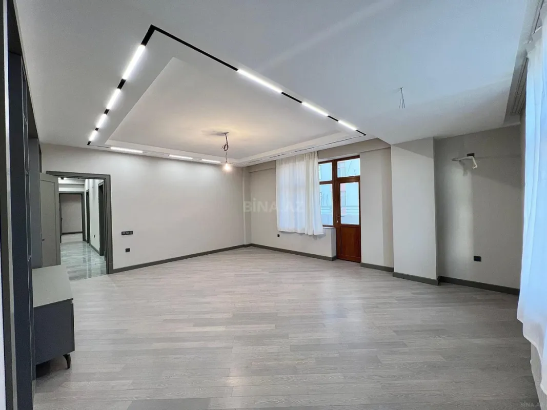 Satılır 4 otaqlı mənzil 165 m²