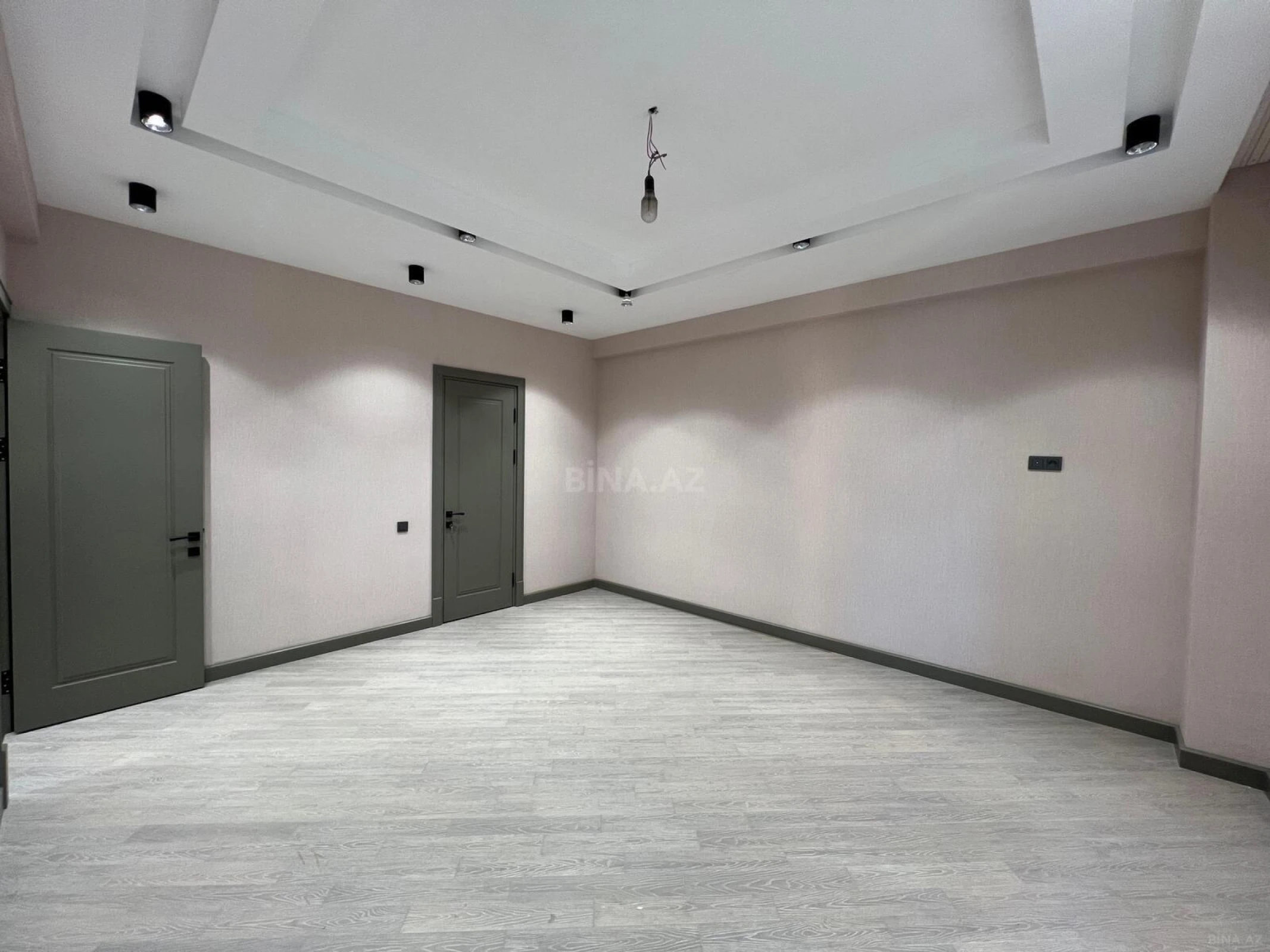 Satılır 4 otaqlı mənzil 165 m²