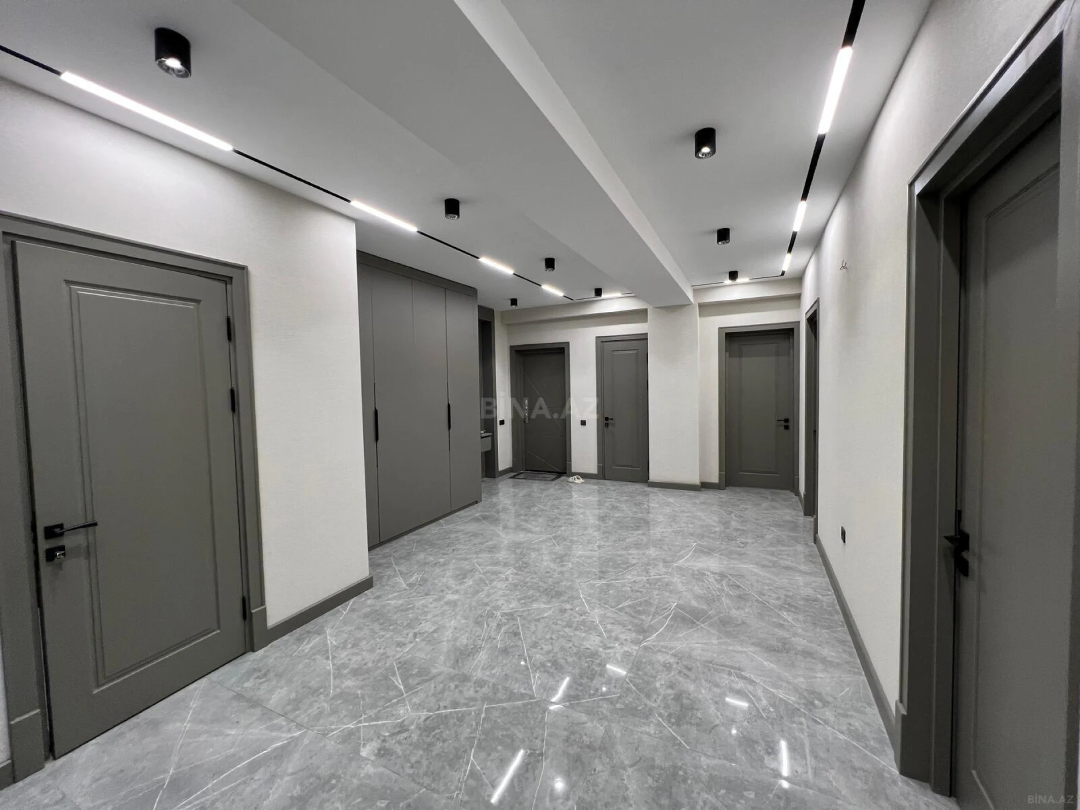 Satılır 4 otaqlı mənzil 165 m²