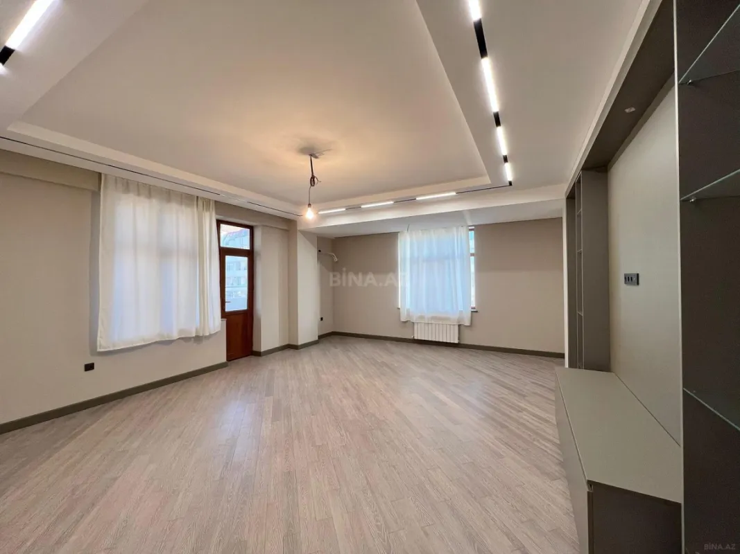 Satılır 4 otaqlı mənzil 165 m²
