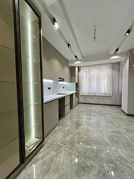 Satılır 4 otaqlı mənzil 165 m²