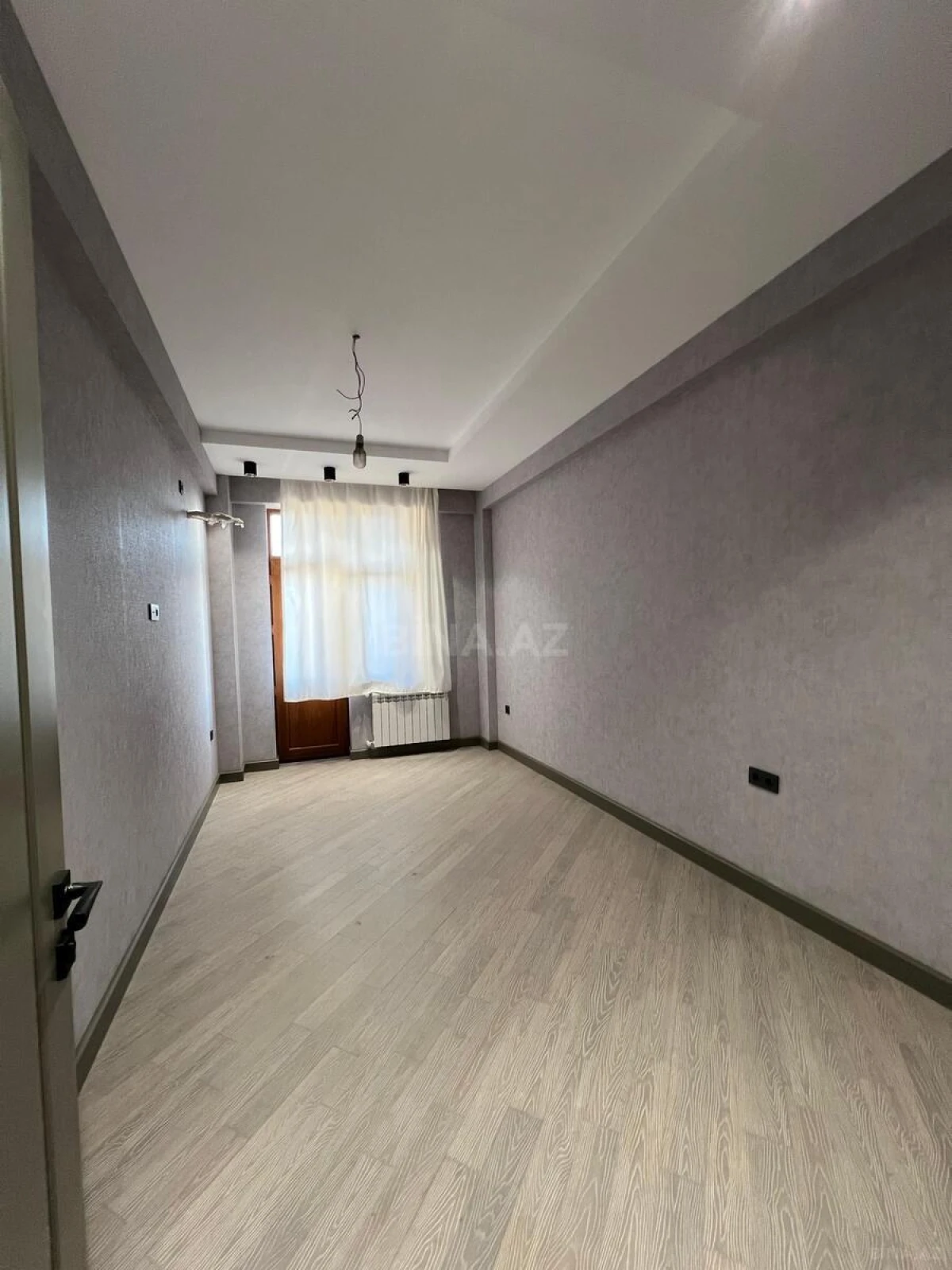Satılır 4 otaqlı mənzil 165 m²