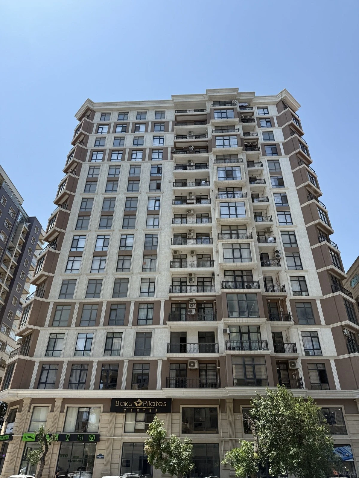 Satılır 4 otaqlı mənzil 220 m²
