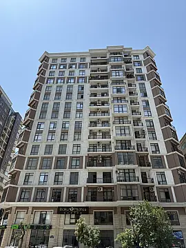 Satılır 4 otaqlı mənzil 220 m²