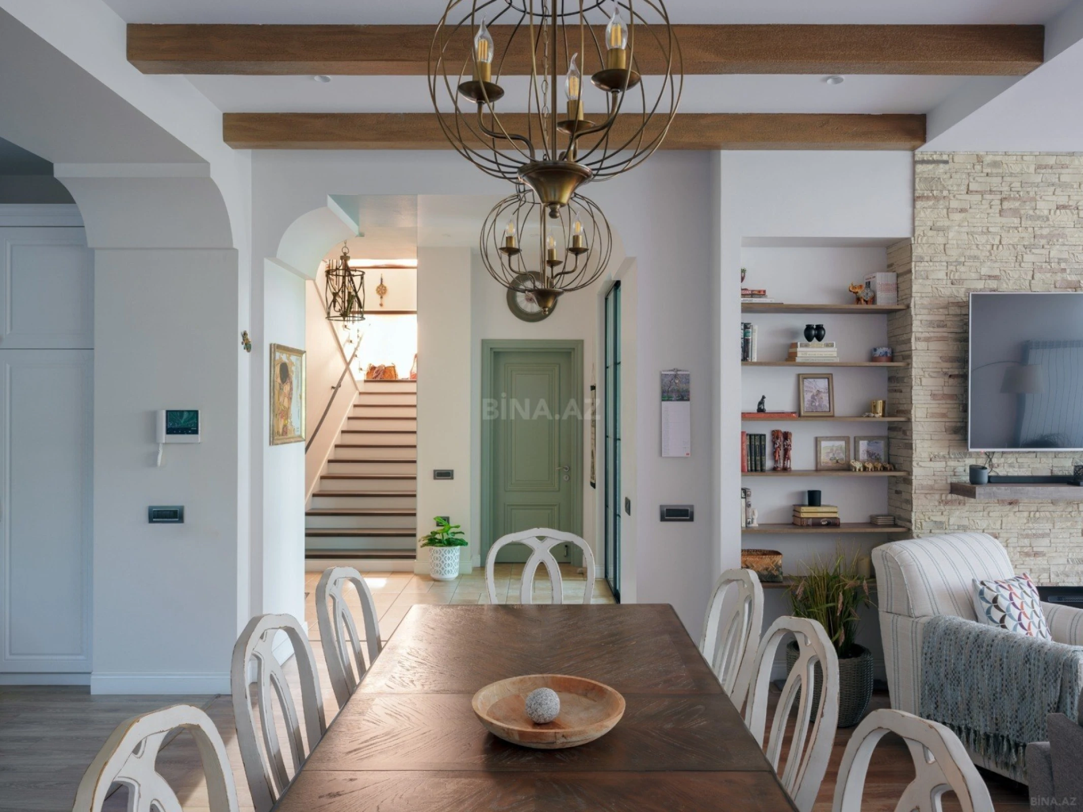 Satılır 6 otaqlı həyət evi 250 m²