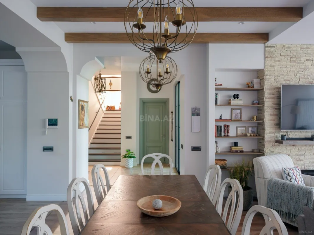 Satılır 6 otaqlı həyət evi 250 m²