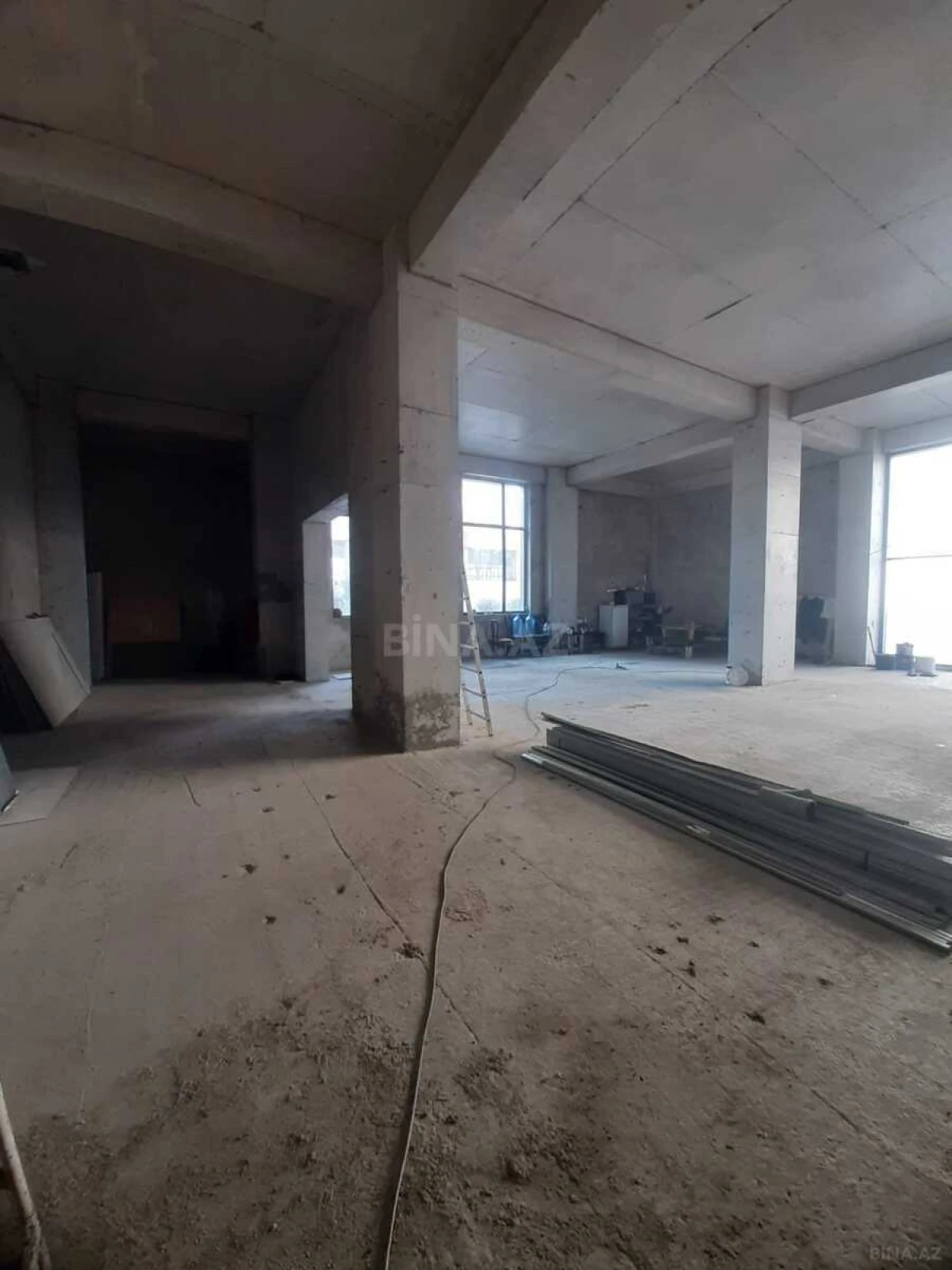 Satılır obyekt 183 m²